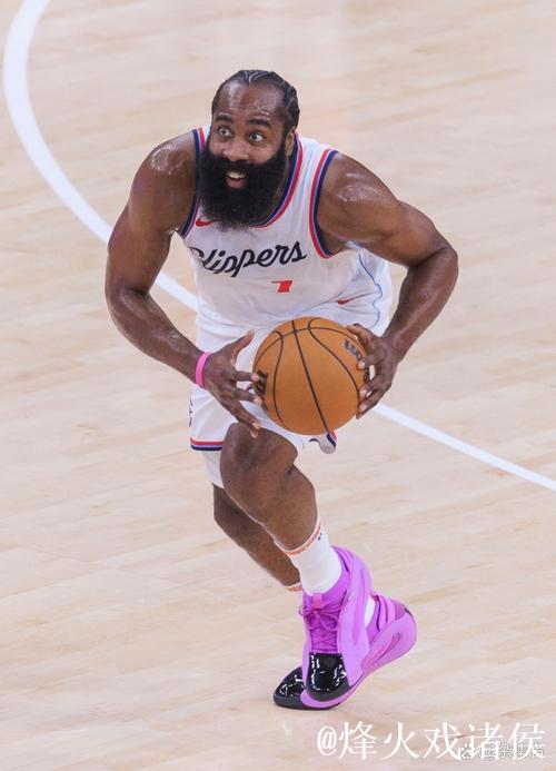 反超比分！哈登连续2次助攻邓恩命中底角三分