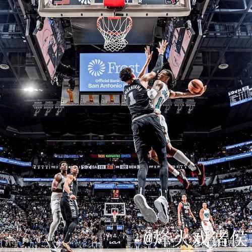 莫兰特全场出战21分钟,12投4中得到12分3篮板4助攻1抢断1帽 莫兰特全场出战21分钟,12投4中得到12分3篮板4助攻1抢断1帽