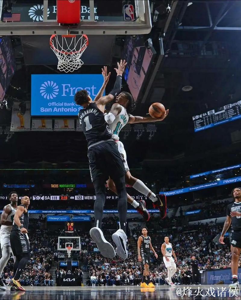 莫兰特全场出战21分钟,12投4中得到12分3篮板4助攻1抢断1帽 莫兰特全场出战21分钟,12投4中得到12分3篮板4助攻1抢断1帽