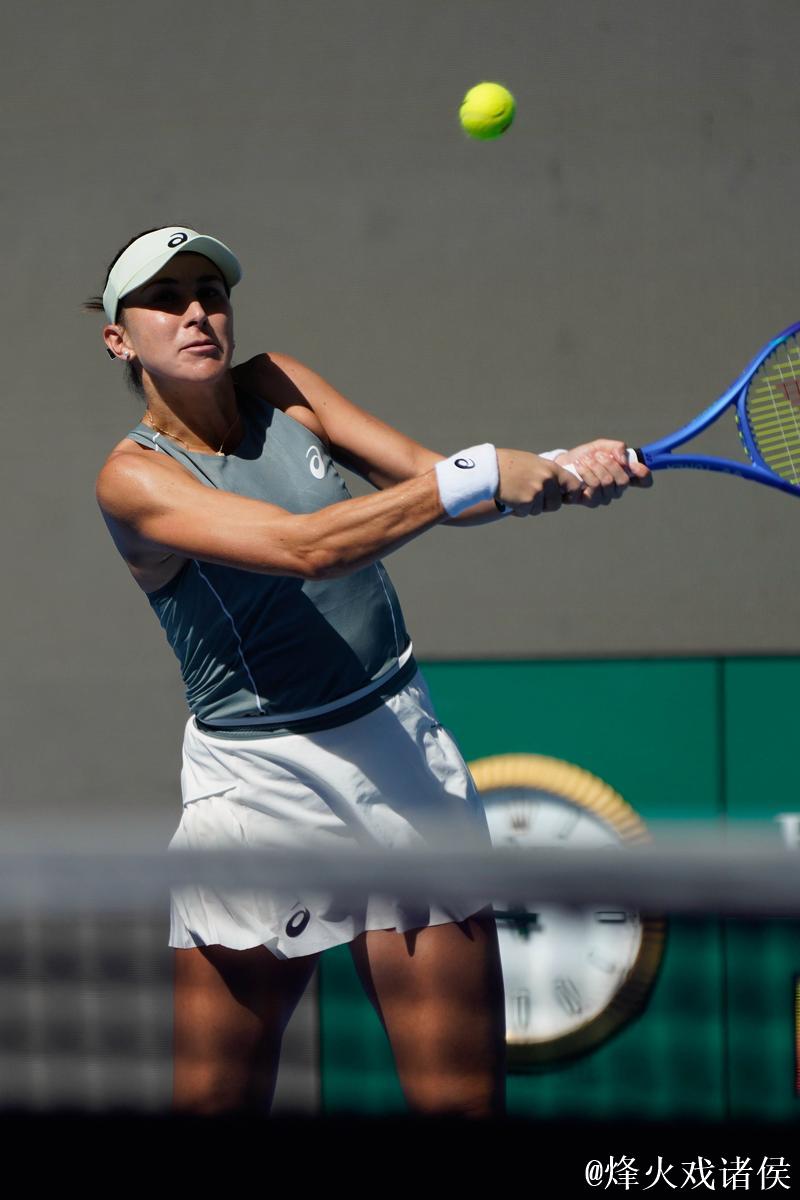 高芙2-1击败本西奇 中网九连胜挺进女单八强 高芙2-1击败本西奇 中网九连胜挺进女单八强